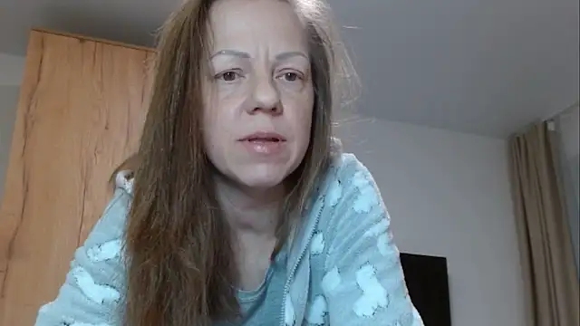 Snapshot of Popppka chatting on 02/14/25, 07:33 Popppka online show from 02/14/25, 07:33