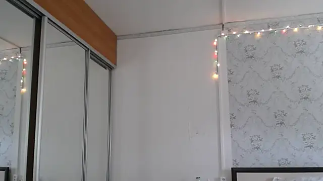 Snapshot of Popppka chatting on 05/25/26, 01:43 Popppka online show from 05/25/26, 01:43