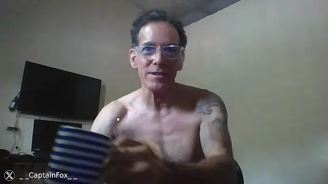 Snapshot of CaptainFox chatting on 08/04/26, 02:32 CaptainFox online show from 08/04/26, 02:32