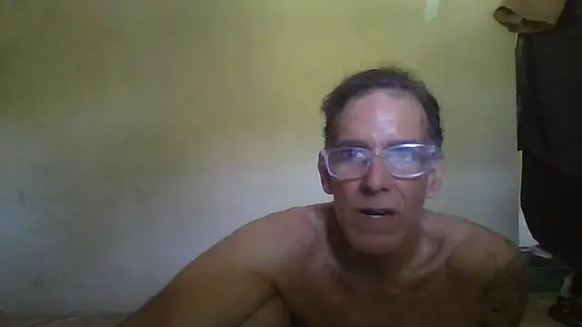 Snapshot of CaptainFox chatting on 07/17/26, 06:27 CaptainFox online show from 07/17/26, 06:27