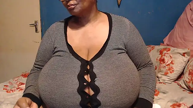 CUTEFIRMMELONSS online show from 10/13/25, 09:27