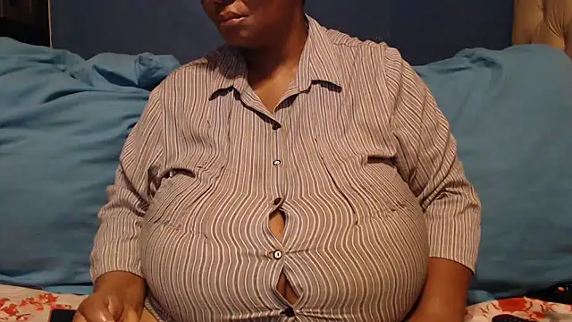 CUTEFIRMMELONSS online show from 02/12/26, 03:28