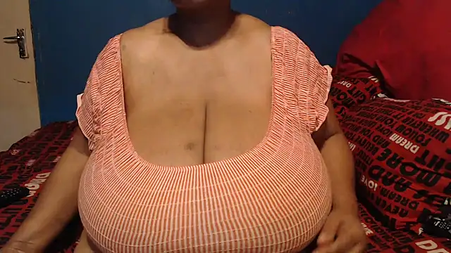 CUTEFIRMMELONSS online show from 10/29/25, 08:52