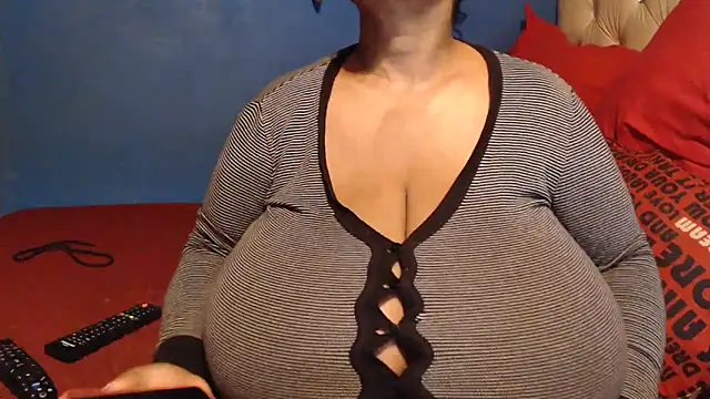 CUTEFIRMMELONSS online show from 12/15/25, 06:25