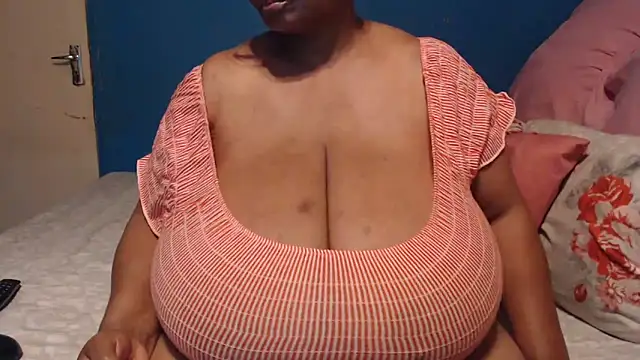CUTEFIRMMELONSS online show from 10/15/25, 08:28