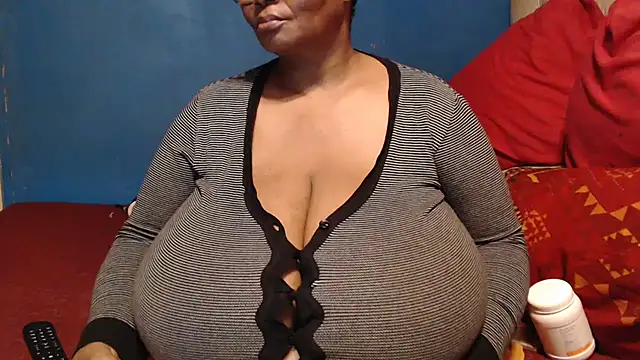 CUTEFIRMMELONSS online show from 12/21/25, 07:48