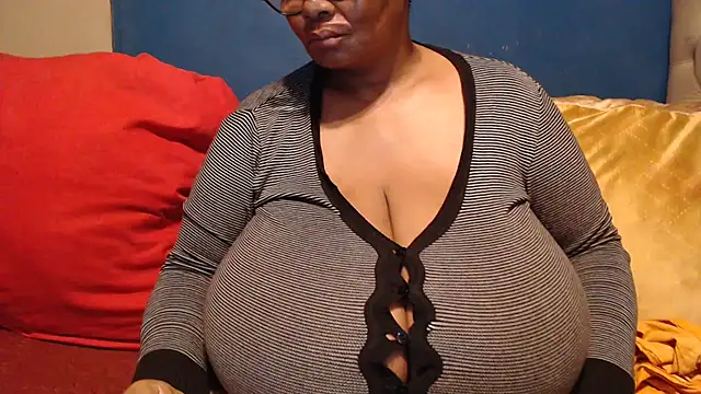 CUTEFIRMMELONSS online show from 12/17/25, 02:27