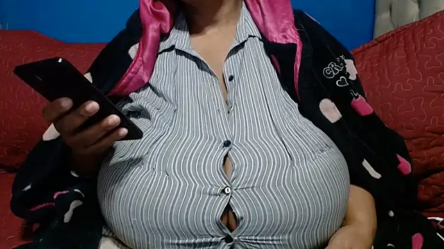 CUTEFIRMMELONSS online show from 06/13/26, 05:00