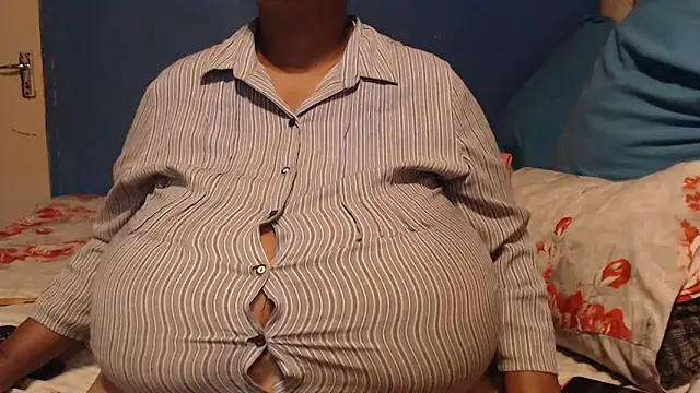 CUTEFIRMMELONSS online show from 02/05/26, 10:27