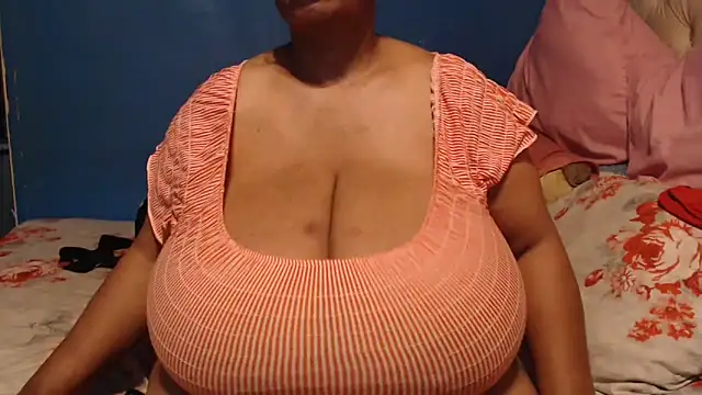 CUTEFIRMMELONSS online show from 10/21/25, 04:17