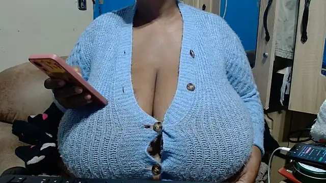 CUTEFIRMMELONSS online show from 07/15/26, 05:36