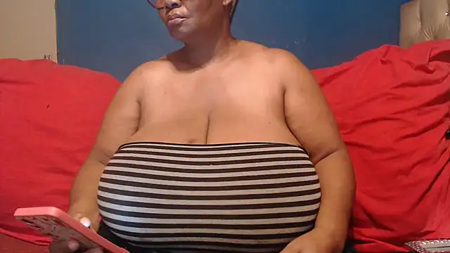 CUTEFIRMMELONSS online show from 01/10/26, 03:35