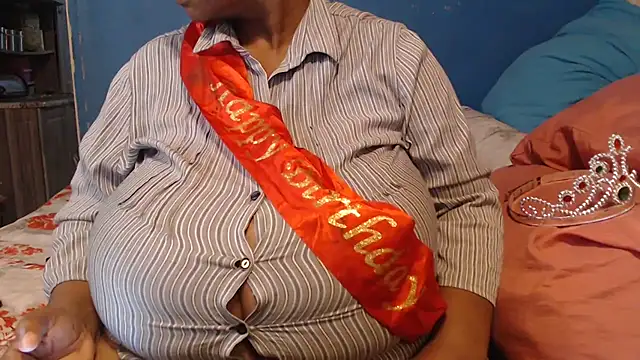 CUTEFIRMMELONSS online show from 02/11/26, 11:54