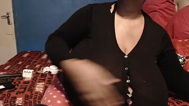 CUTEFIRMMELONSS online show from 10/24/25, 05:34