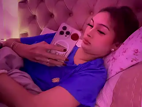 ehotlovea  online show from 05/08/26, 10:19