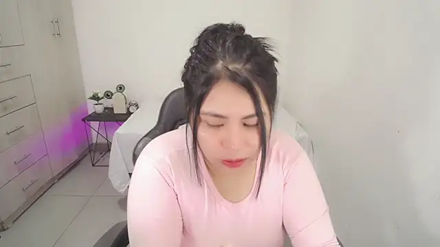 Snapshot of Youlittlepervertt_ chatting on 02/05/26, 02:40 Youlittlepervertt online show from 02/05/26, 02:40