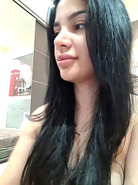 Snapshot of Samira30 chatting on 10/10/25, 08:37 Samira30 online show from 10/10/25, 08:37