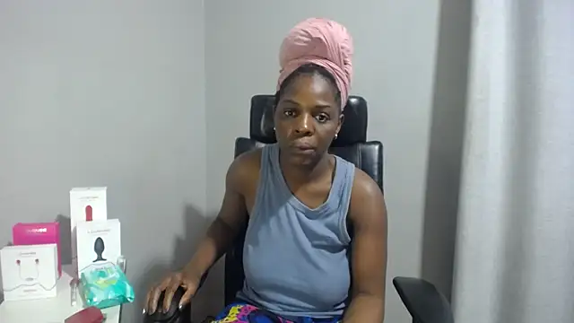 Snapshot of Shaniko89 chatting on 10/28/25, 04:35 Shaniko89 online show from 10/28/25, 04:35