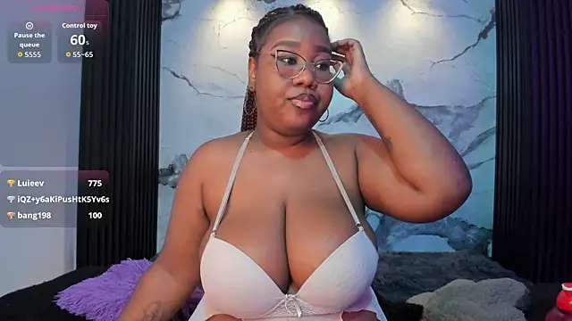 Snapshot of Darnellqueen chatting on 06/13/26, 01:03 Darnellqueen online show from 06/13/26, 01:03