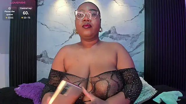 Darnellqueen online show from 11/28/25, 04:23