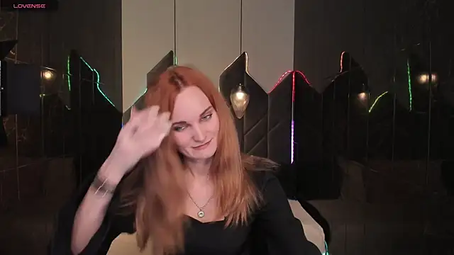 Snapshot of SaraSubtlety chatting on 11/14/25, 01:26 SaraSubtlety online show from 11/14/25, 01:26