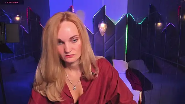 Snapshot of SaraSubtlety chatting on 10/03/25, 01:34 SaraSubtlety online show from 10/03/25, 01:34