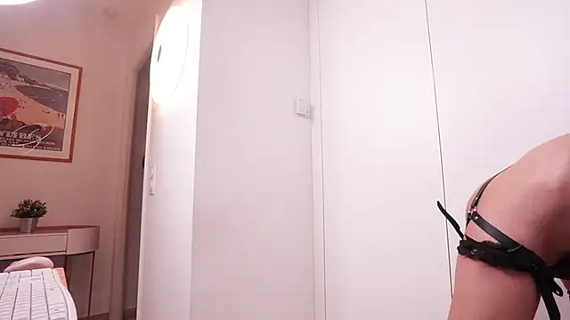 Bella Twine online show from 01/09/25, 11:24