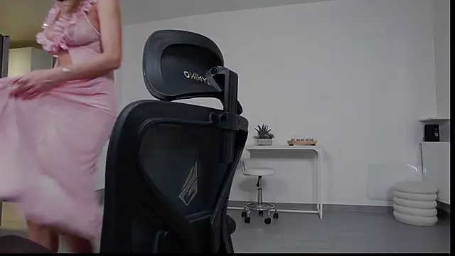 Bella Twine online show from 02/24/26, 09:26