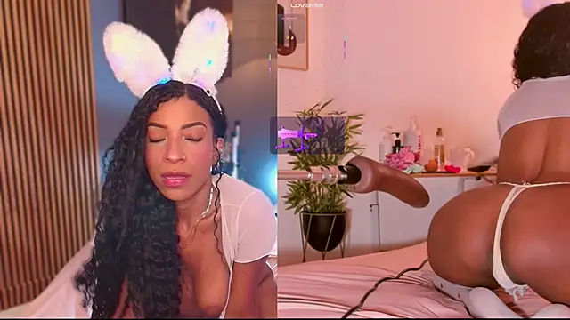 Snapshot of Ebony_Skye chatting on 10/10/25, 01:45 Ebony Skye online show from 10/10/25, 01:45