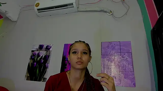 Snapshot of MarianaManzur chatting on 03/17/25, 01:18 MarianaManzur online show from 03/17/25, 01:18