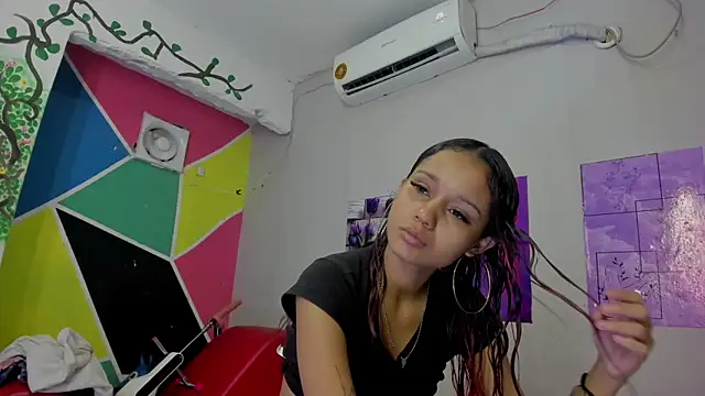 Snapshot of MarianaManzur chatting on 03/11/25, 01:45 MarianaManzur online show from 03/11/25, 01:45