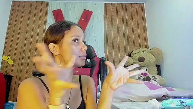 MarianaManzur online show from 02/24/26, 03:02