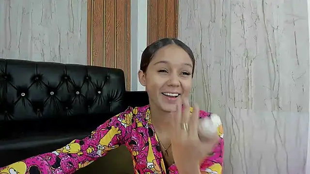 MarianaManzur online show from 10/25/25, 02:28