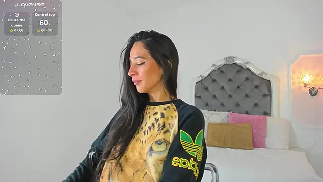 Snapshot of Valentina_Ross_ chatting on 06/16/26, 11:54 Valentina Ross online show from 06/16/26, 11:54