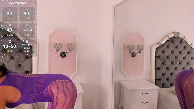 Valentina Ross  online show from 03/09/26, 12:09