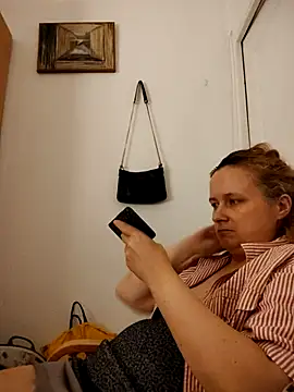 Snapshot of She-devilx chatting on 11/04/25, 11:30 She-devilx online show from 11/04/25, 11:30