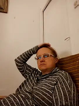 Snapshot of She-devilx chatting on 10/28/25, 12:44 She-devilx online show from 10/28/25, 12:44