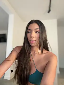 Snapshot of EllaSanz_ chatting on 09/11/25, 08:20 EllaSanz online show from 09/11/25, 08:20