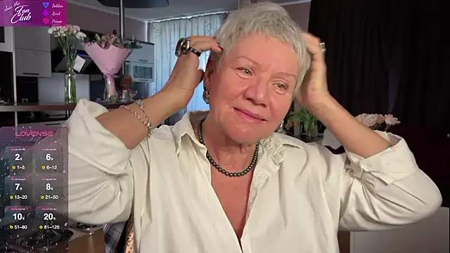 Snapshot of roxana_brooks chatting on 03/14/25, 02:41 roxana brooks online show from 03/14/25, 02:41