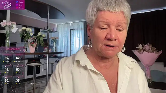 Snapshot of roxana_brooks chatting on 03/19/25, 02:13 roxana brooks online show from 03/19/25, 02:13