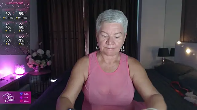 Snapshot of roxana_brooks chatting on 01/13/26, 12:04 roxana brooks online show from 01/13/26, 12:04