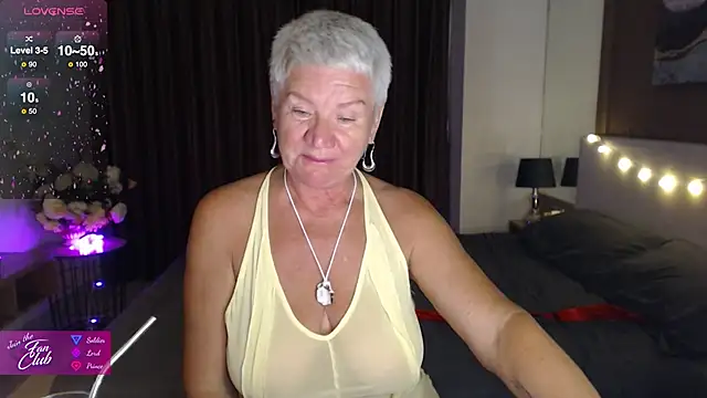 Snapshot of roxana_brooks chatting on 01/10/26, 02:34 roxana brooks online show from 01/10/26, 02:34