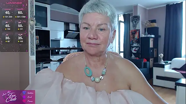 Snapshot of roxana_brooks chatting on 09/22/25, 01:28 roxana brooks online show from 09/22/25, 01:28