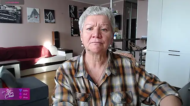 Snapshot of roxana_brooks chatting on 02/21/26, 12:29 roxana brooks online show from 02/21/26, 12:29