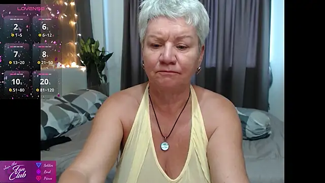 roxana brooks online show from 04/22/26, 01:34