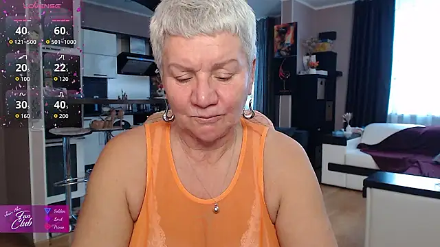 Snapshot of roxana_brooks chatting on 02/17/26, 02:03 roxana brooks online show from 02/17/26, 02:03