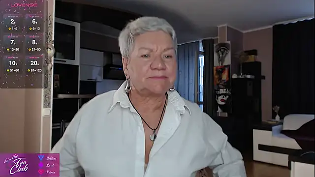 Snapshot of roxana_brooks chatting on 09/23/25, 02:46 roxana brooks online show from 09/23/25, 02:46