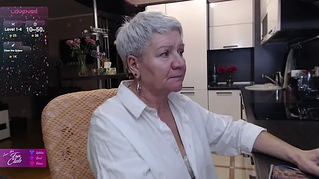 roxana brooks online show from 11/18/25, 02:42