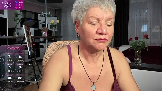 Snapshot of roxana_brooks chatting on 02/14/25, 09:21 roxana brooks online show from 02/14/25, 09:21