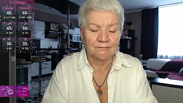 Snapshot of roxana_brooks chatting on 03/04/26, 02:36 roxana brooks online show from 03/04/26, 02:36